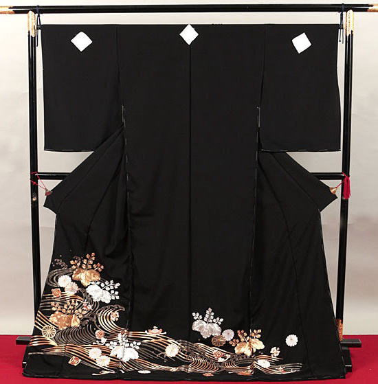 正絹最高級金駒総刺繍黒留袖、往復送料無料又は、着付け無料：￥44,000【TRN-031